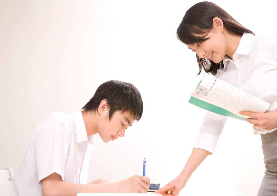 Q.【家庭教師イチョウの会】ではなぜ現役医学部生が指導するの？の写真